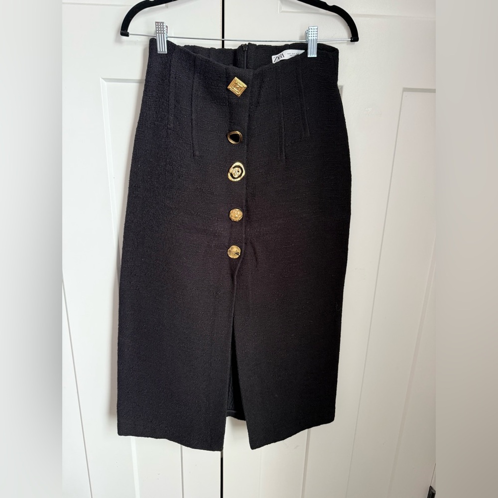 Zara black textured high-waisted midi pencil skirt with unique gold buttons. S - Picture 5 of 10